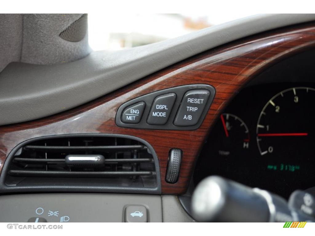 2002 Cadillac DeVille DHS Controls Photo #38847008