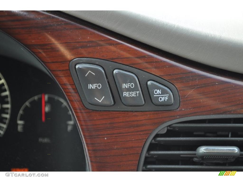 2002 Cadillac DeVille DHS Controls Photo #38847020