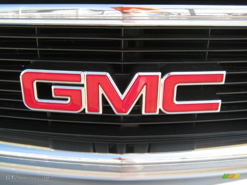 2003 GMC Safari Standard Safari Model Marks and Logos Photos