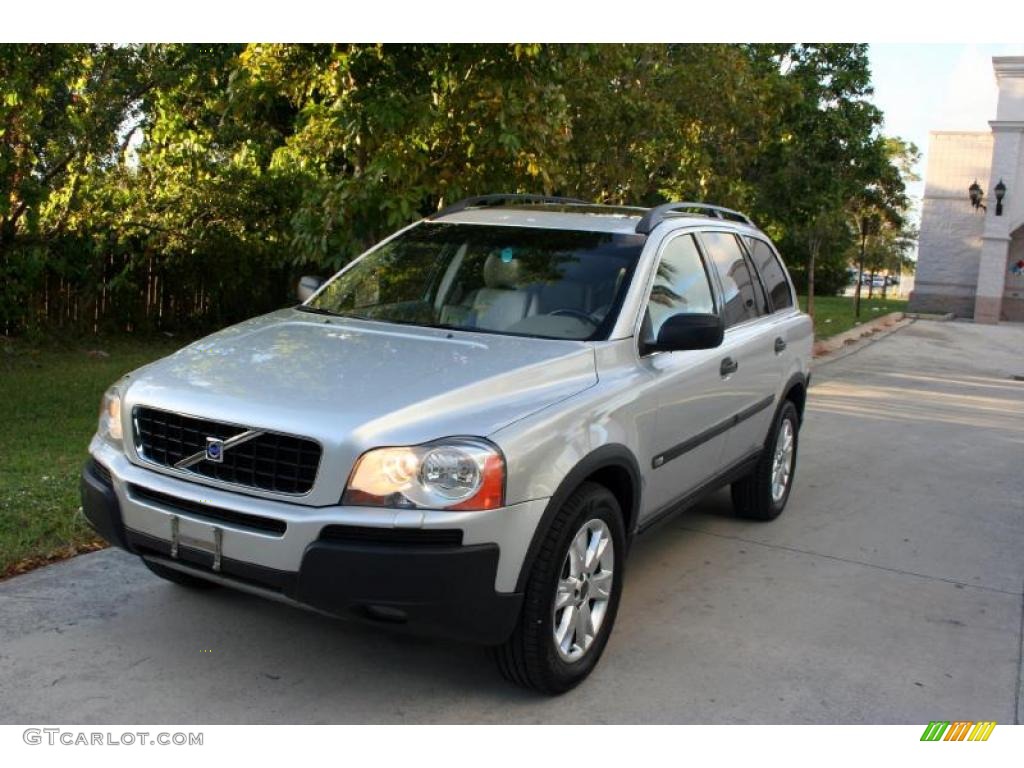 Silver Metallic Volvo XC90