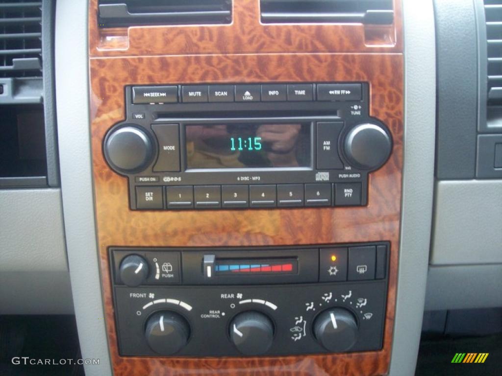 2007 Dodge Durango SLT Controls Photo #38850936