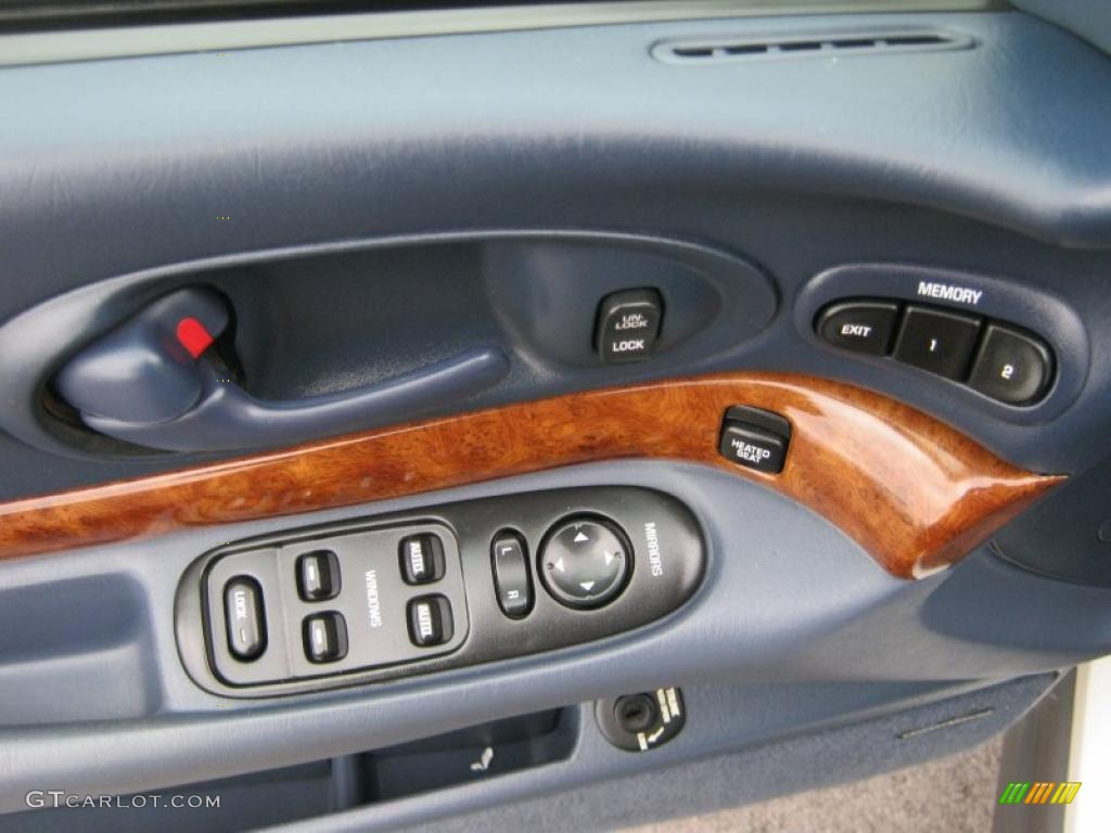 2001 Buick LeSabre Limited Controls Photo #38850980