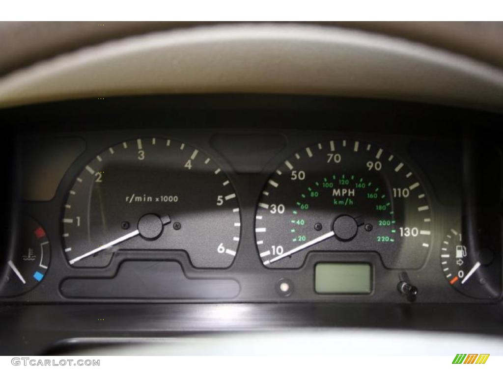 2002 Land Rover Discovery II SE Gauges Photo #38854424