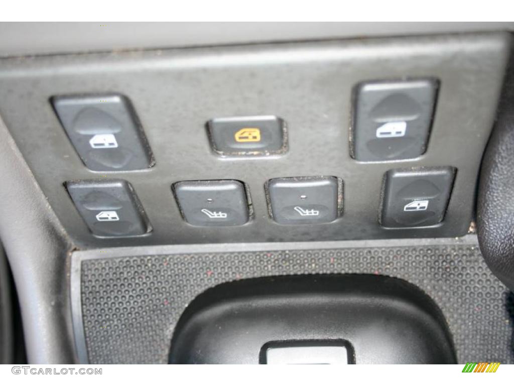 2002 Land Rover Discovery II SE Controls Photo #38854628
