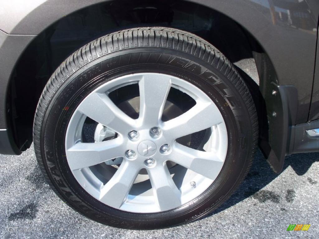 2010 Mitsubishi Outlander XLS 4WD Wheel Photo #38859088