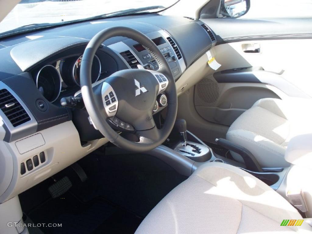Beige Interior 2010 Mitsubishi Outlander XLS 4WD Photo #38859156