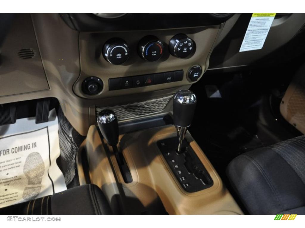 2011 Jeep Wrangler Unlimited Sahara 4x4 4 Speed Automatic Transmission Photo #38859364