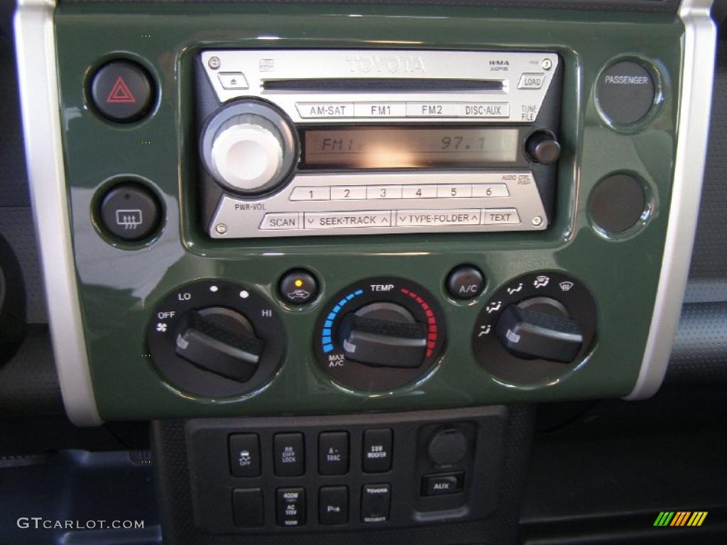2010 Toyota FJ Cruiser 4WD Controls Photo #38863664