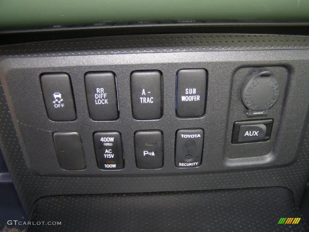 2010 Toyota FJ Cruiser 4WD Controls Photo #38863688