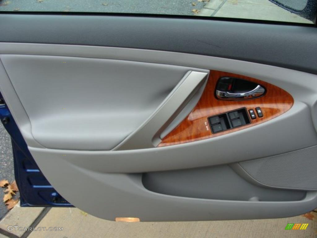 2010 Toyota Camry XLE V6 Ash Gray Door Panel Photo #38864100