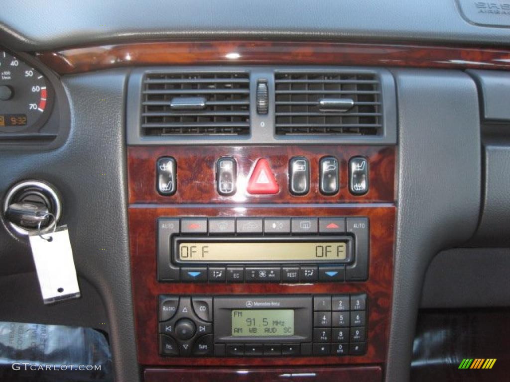 2002 Mercedes-Benz E 320 4Matic Wagon Controls Photo #38865240
