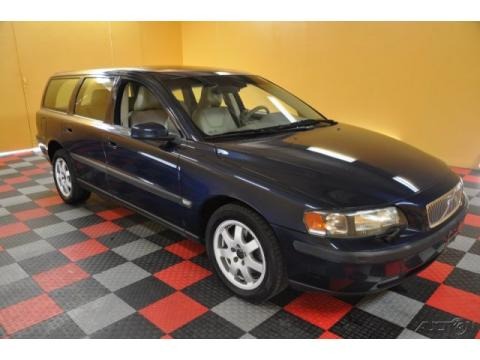 2004 Volvo V70 2.5T AWD Data, Info and Specs