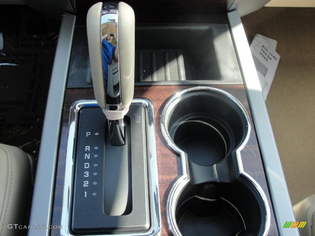 2011 Ford Expedition XLT 6 Speed Automatic Transmission Photo #38873788