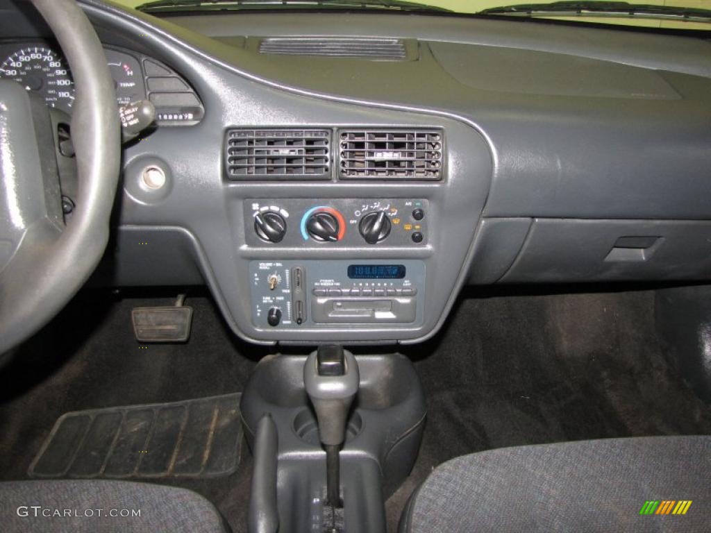 1998 Chevrolet Cavalier Sedan Controls Photo #38876800