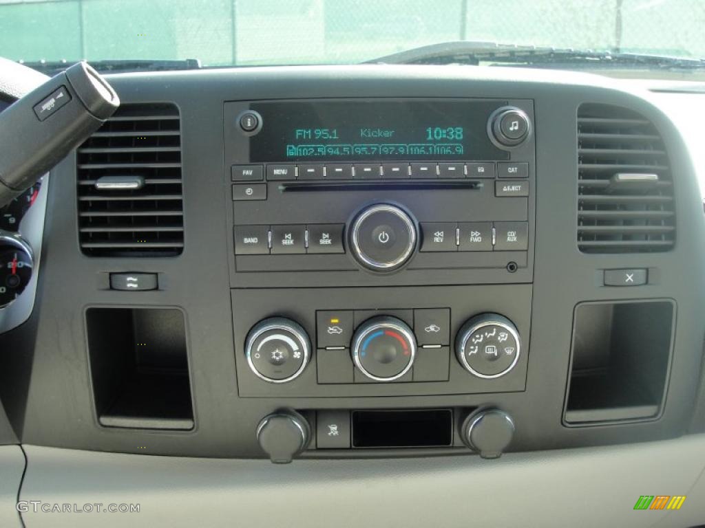 2009 Chevrolet Silverado 1500 LT Crew Cab Controls Photo #38878180