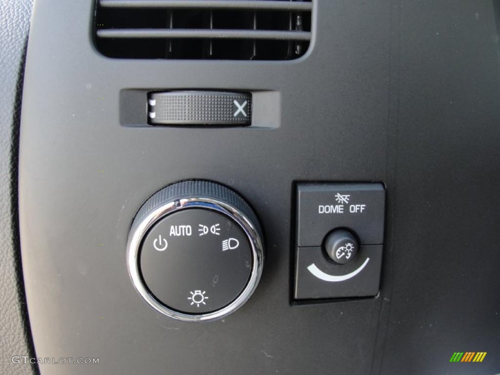 2009 Chevrolet Silverado 1500 LT Crew Cab Controls Photo #38878272