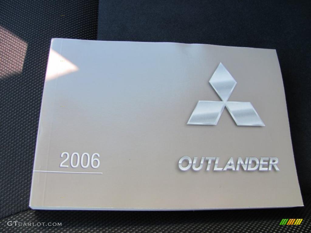 2006 Outlander LS 4WD - Diamond White Pearl / Charcoal photo #4