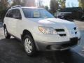 Diamond White Pearl - Outlander LS 4WD Photo No. 6