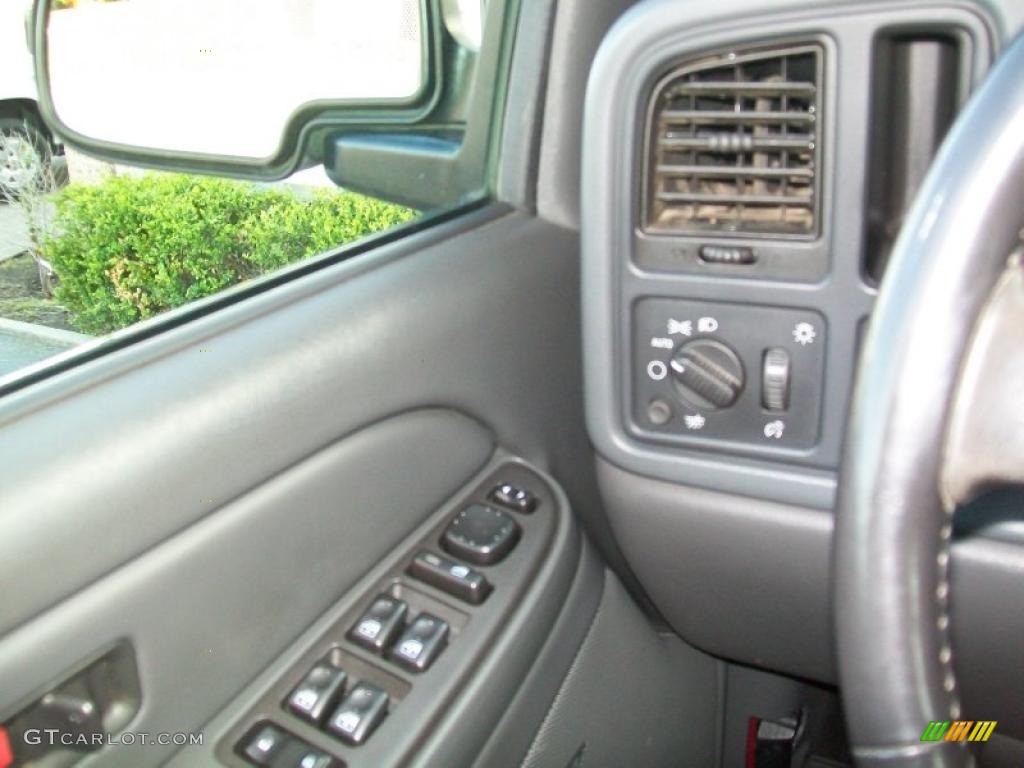 2007 GMC Sierra 1500 Classic SLE Crew Cab Controls Photo #38880688