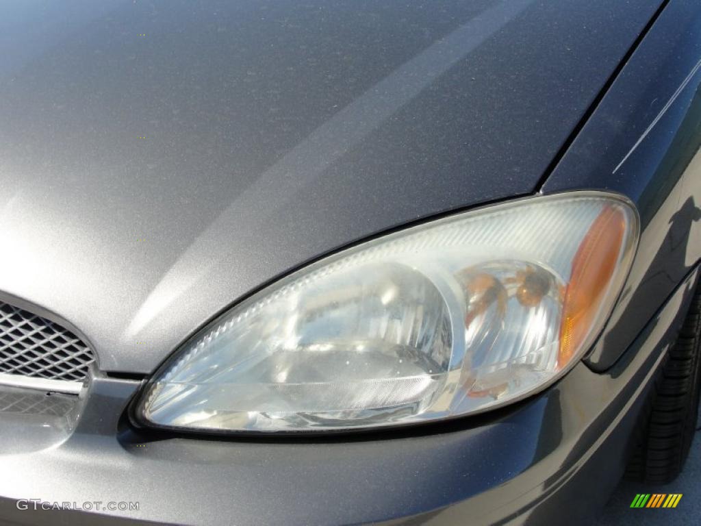 2004 Taurus SE Sedan - Dark Shadow Grey Metallic / Medium Graphite photo #10