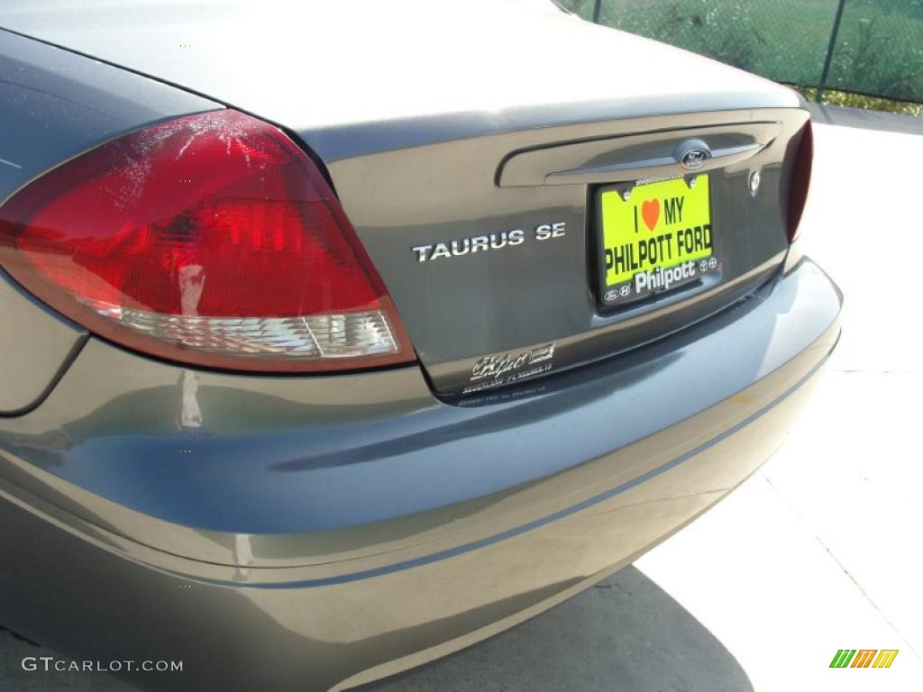 2004 Taurus SE Sedan - Dark Shadow Grey Metallic / Medium Graphite photo #20