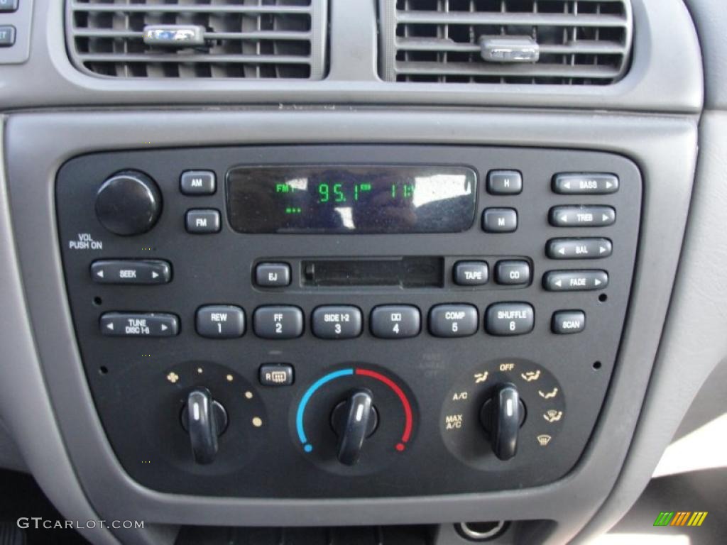 2004 Ford Taurus SE Sedan Controls Photo #38881709