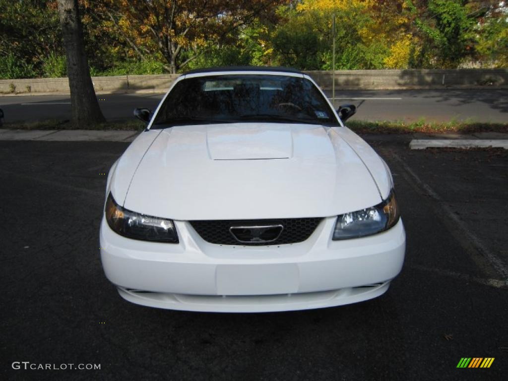 2003 Mustang V6 Convertible - Oxford White / Dark Charcoal photo #3