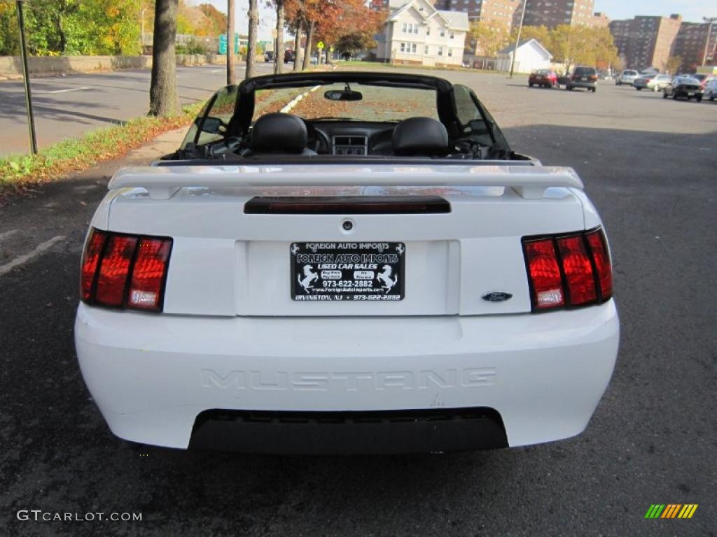 2003 Mustang V6 Convertible - Oxford White / Dark Charcoal photo #26