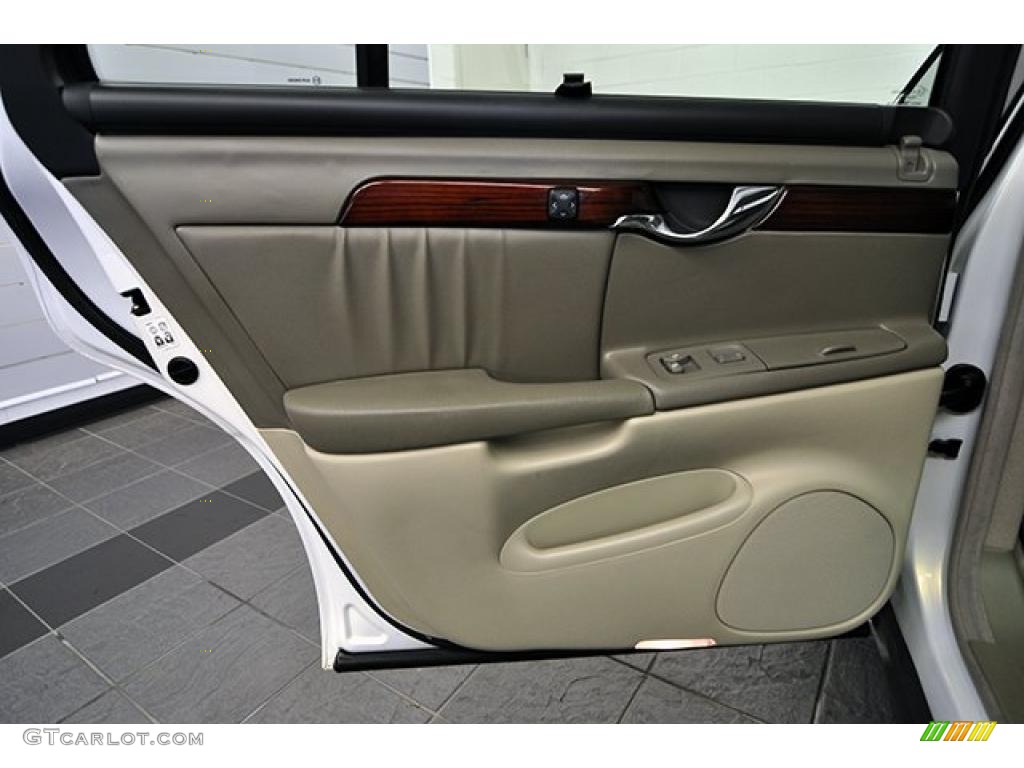 2005 Cadillac DeVille DHS Shale Door Panel Photo #38886173