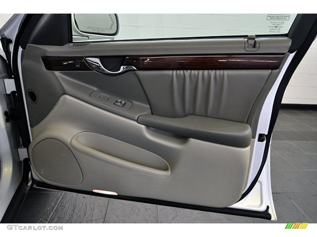 2005 Cadillac DeVille DHS Shale Door Panel Photo #38886197