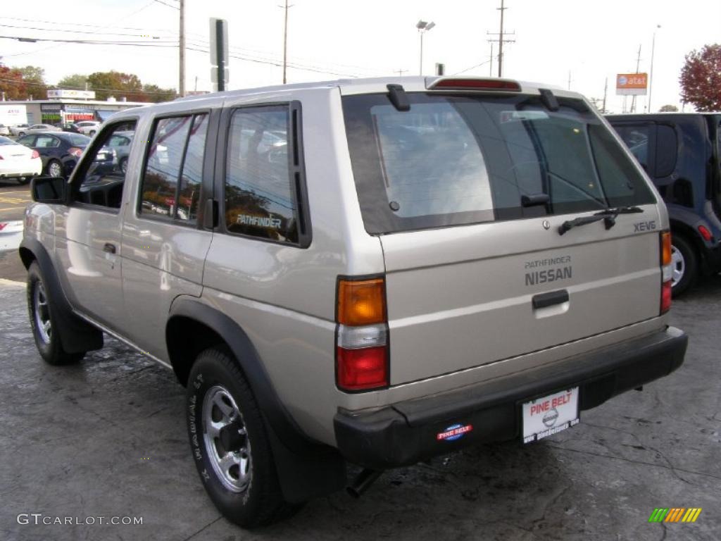 1995 Pathfinder XE 4x4 - Champagne Pearl Metallic / Gray photo #5