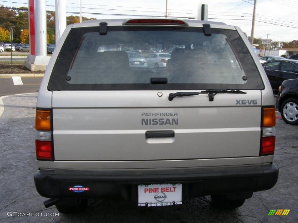 1995 Pathfinder XE 4x4 - Champagne Pearl Metallic / Gray photo #6