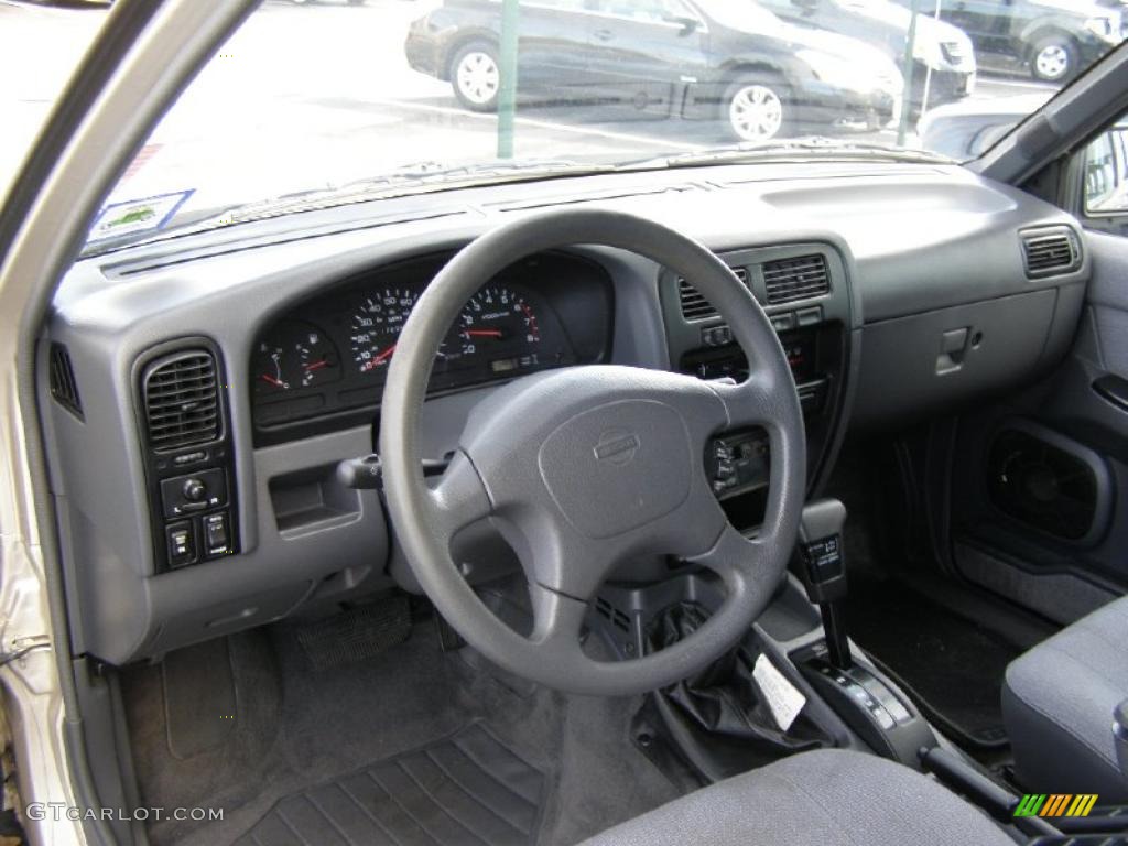 1995 Pathfinder XE 4x4 - Champagne Pearl Metallic / Gray photo #9