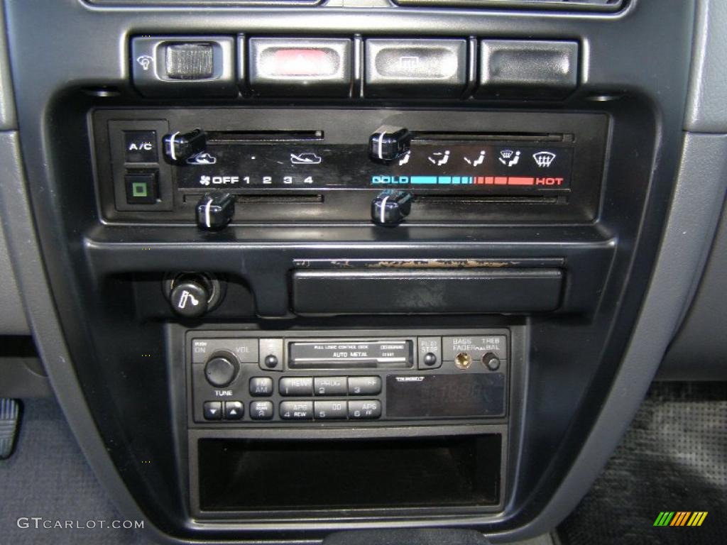 1995 Pathfinder XE 4x4 - Champagne Pearl Metallic / Gray photo #13