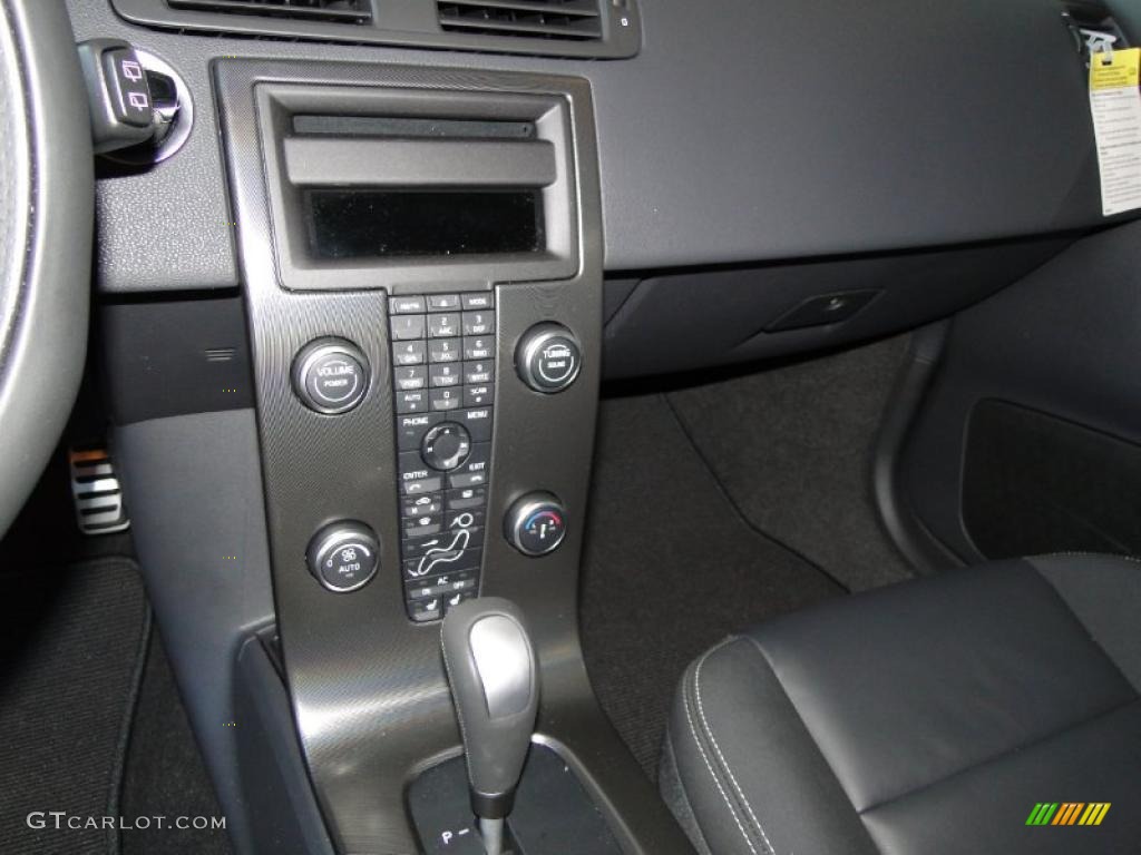 2011 Volvo C30 T5 R-Design Controls Photo #38888894