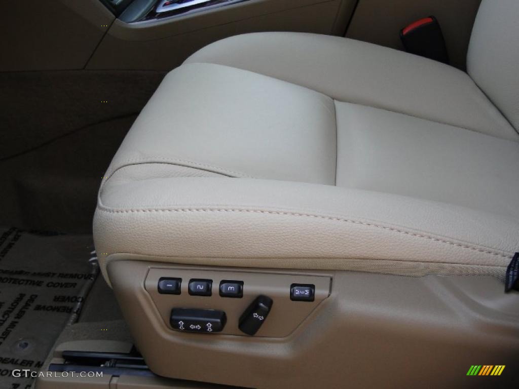 2011 Volvo XC90 3.2 Controls Photo #38889286