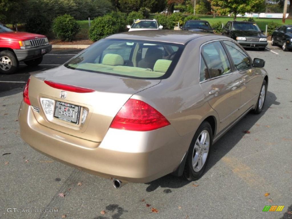 2006 Accord EX Sedan - Desert Mist Metallic / Ivory photo #3