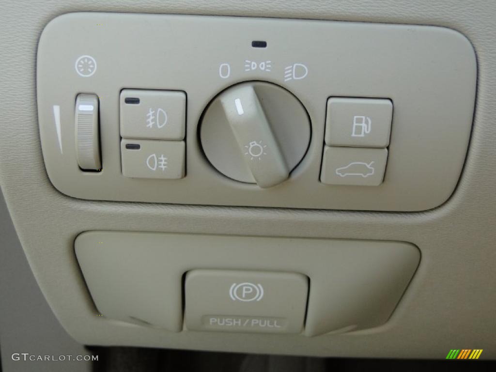 2011 Volvo S80 T6 AWD Controls Photo #38889858