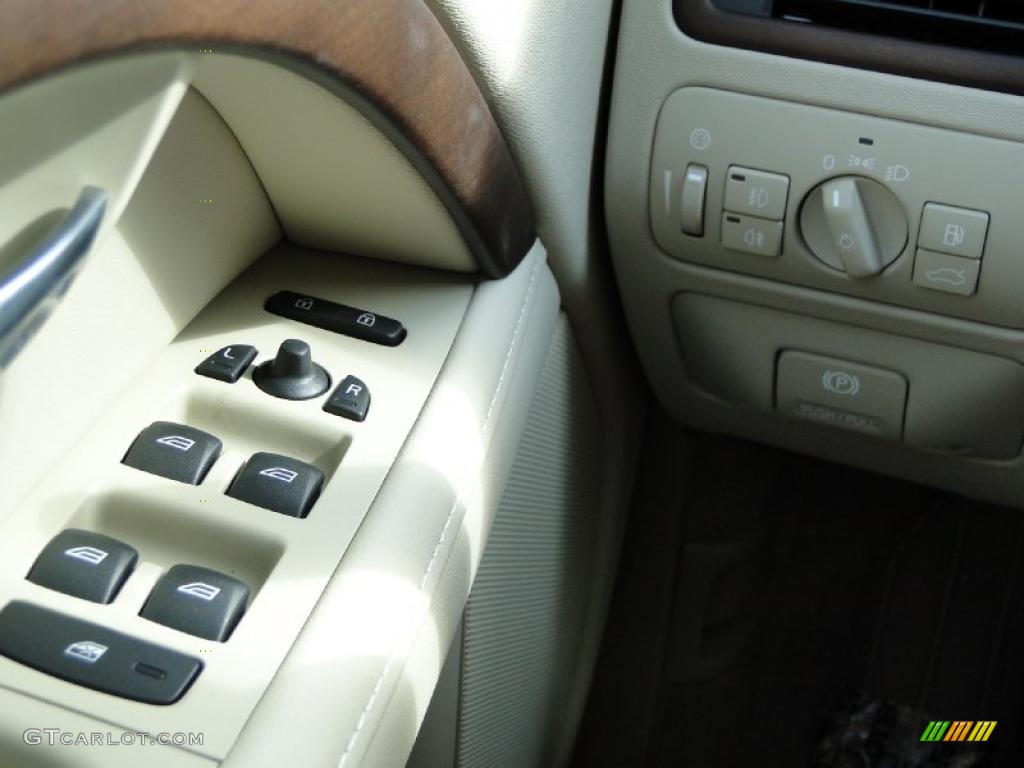 2011 Volvo S80 T6 AWD Controls Photo #38889870