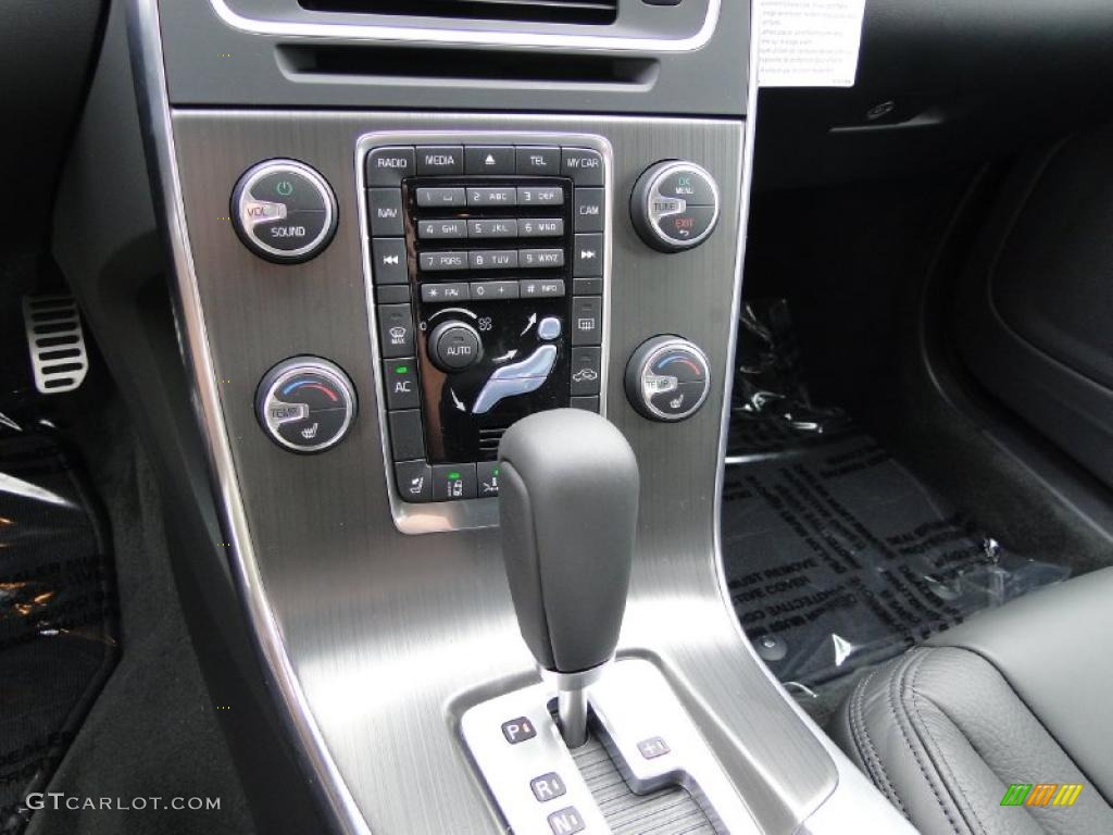 2011 Volvo S60 T6 AWD Controls Photo #38890250