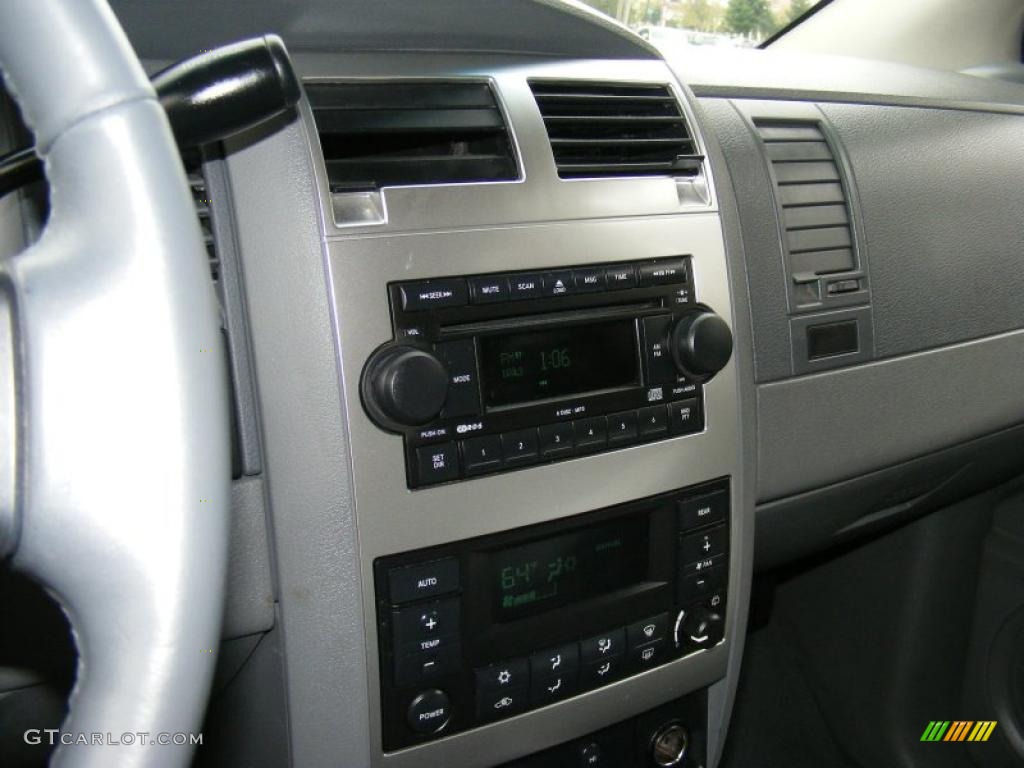 2004 Dodge Durango Limited 4x4 Controls Photo #38894717