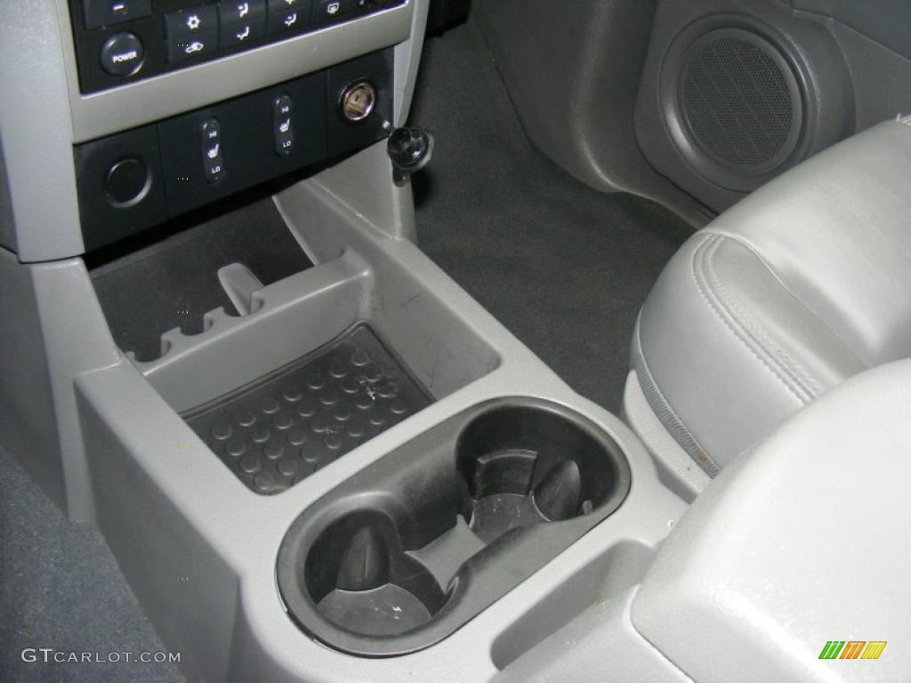 2004 Dodge Durango Limited 4x4 Controls Photo #38894730