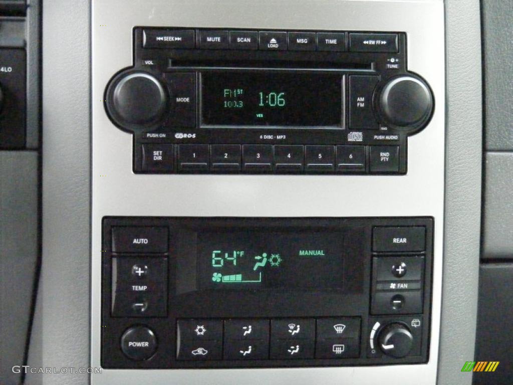 2004 Dodge Durango Limited 4x4 Controls Photo #38894782