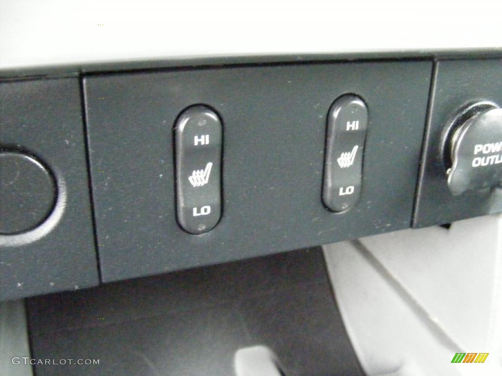 2004 Dodge Durango Limited 4x4 Controls Photo #38895122