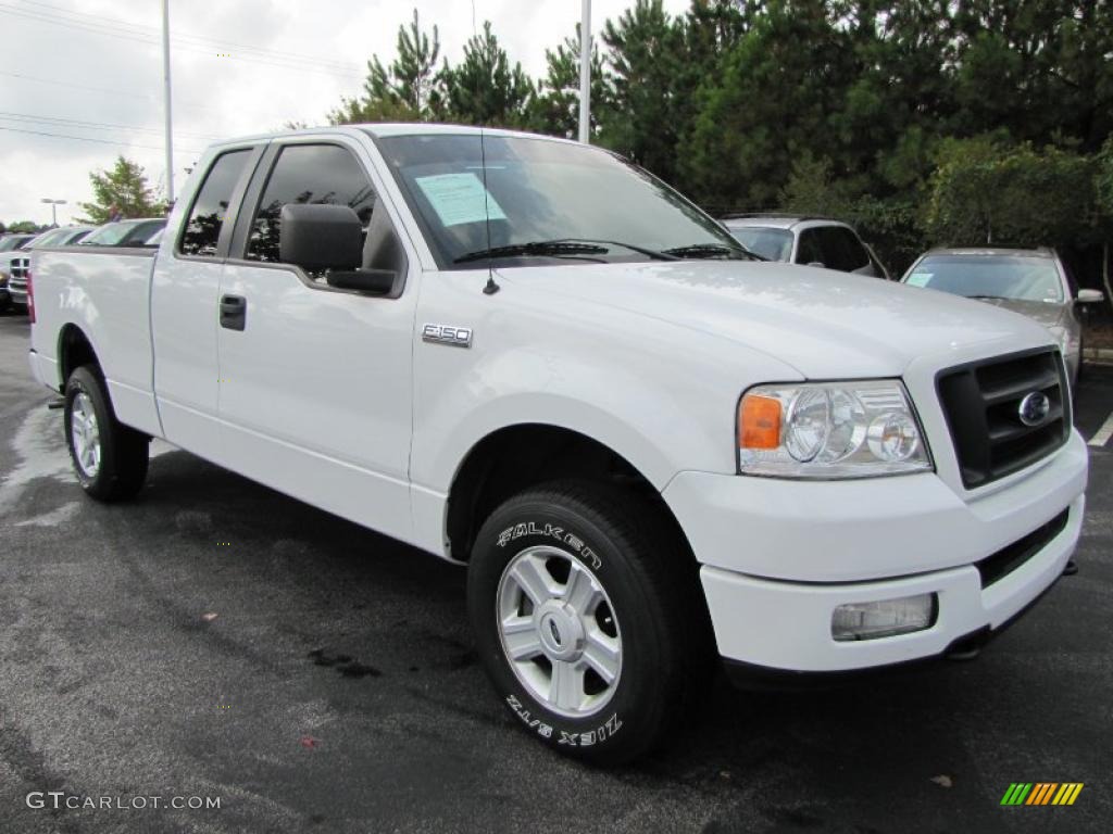 2005 F150 STX SuperCab 4x4 - Oxford White / Medium Flint Grey photo #4