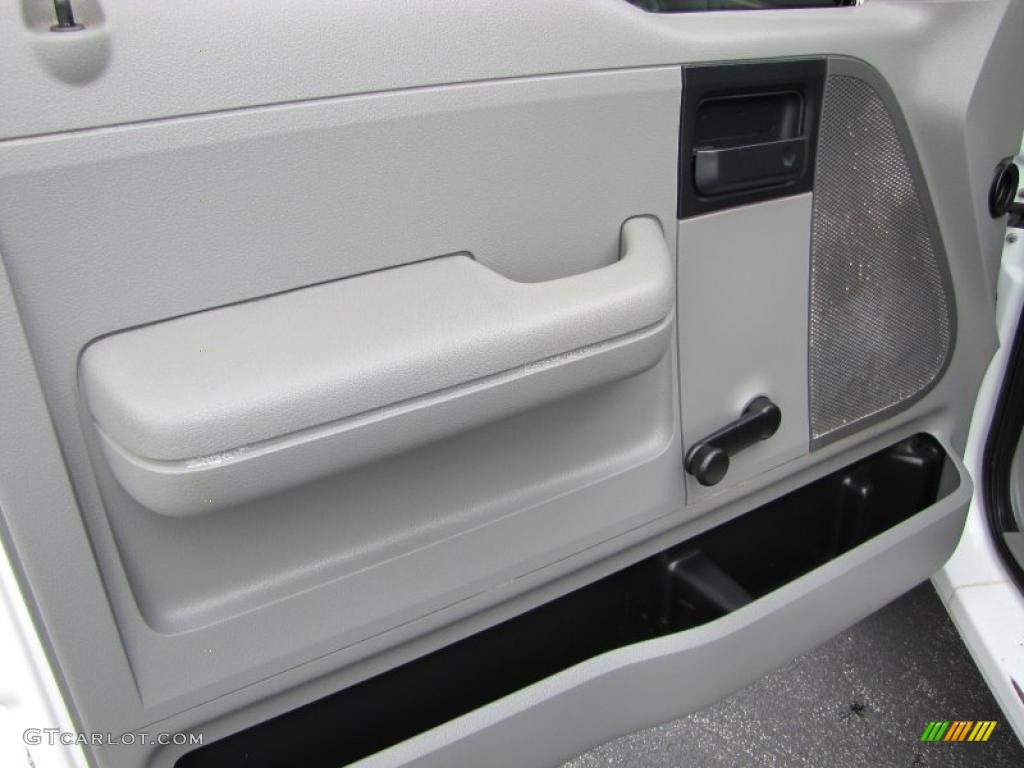 2005 F150 STX SuperCab 4x4 - Oxford White / Medium Flint Grey photo #7