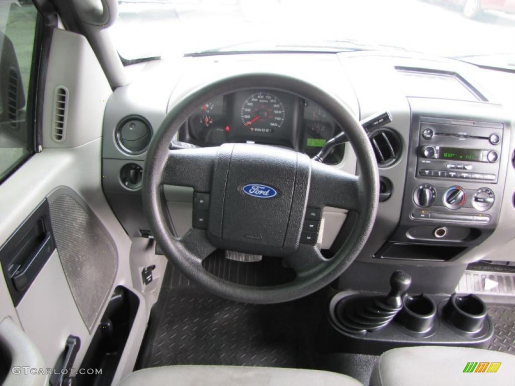 2005 F150 STX SuperCab 4x4 - Oxford White / Medium Flint Grey photo #11