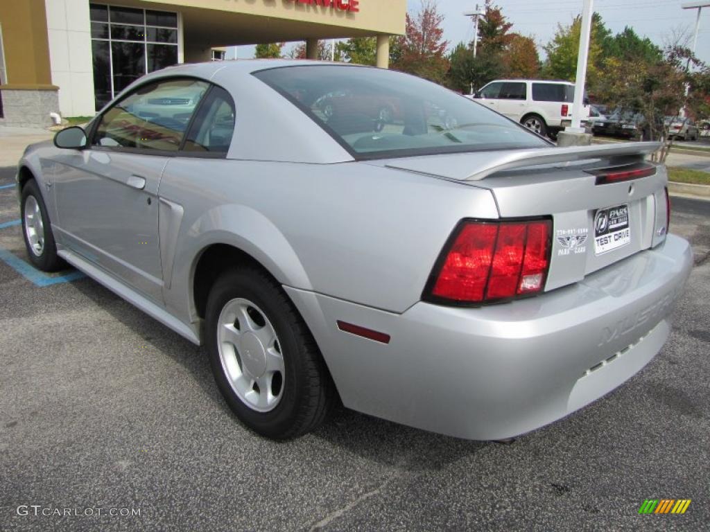 2000 Mustang V6 Coupe - Silver Metallic / Medium Graphite photo #2