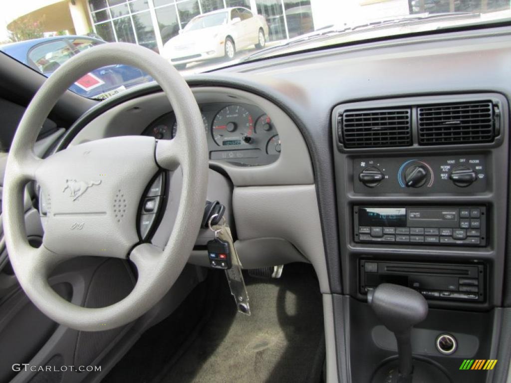 2000 Mustang V6 Coupe - Silver Metallic / Medium Graphite photo #11