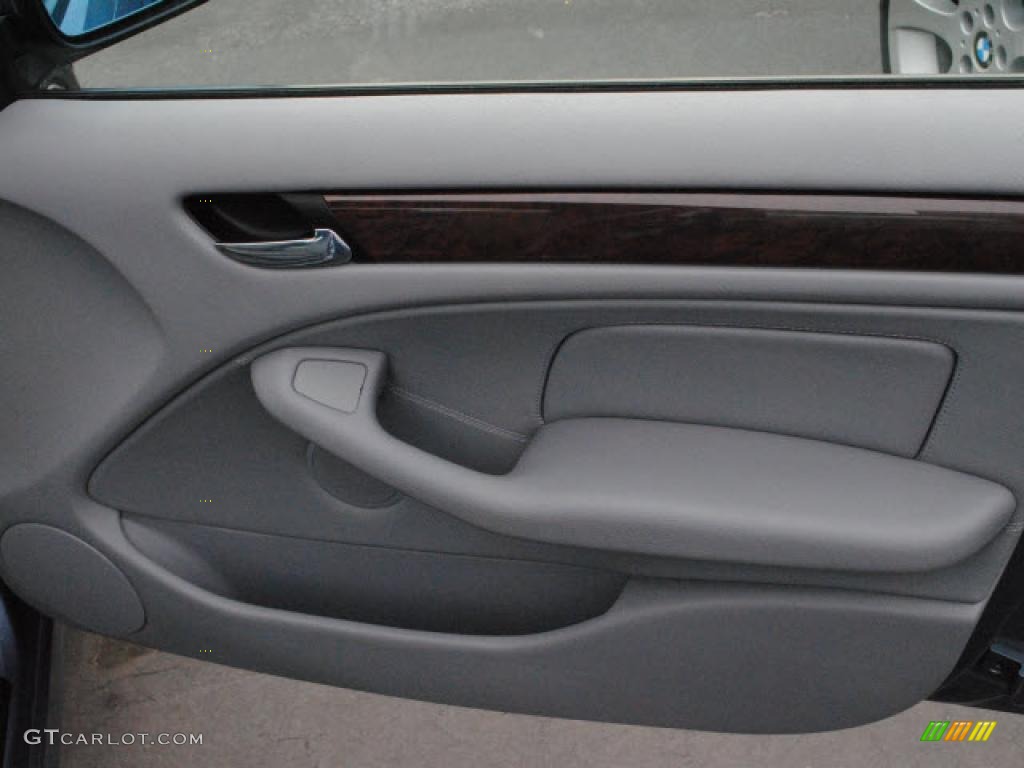 2003 BMW 3 Series 325i Sedan Grey Door Panel Photo #38897518